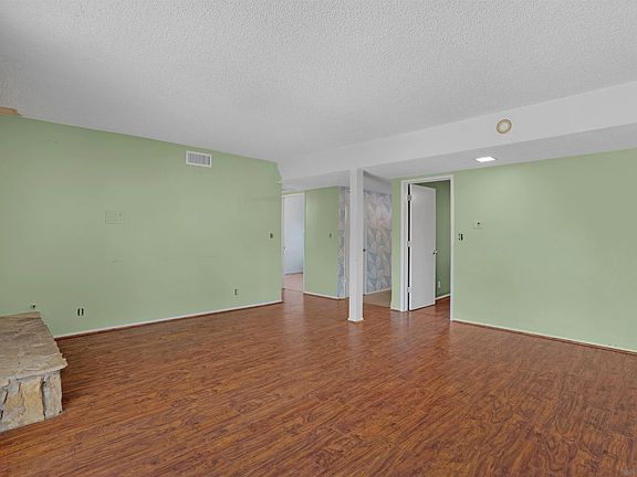 5th image of 13162 Arminta St