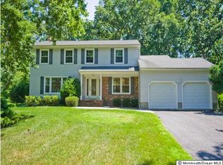 2 Navajo Rd, Manalapan, NJ 07726