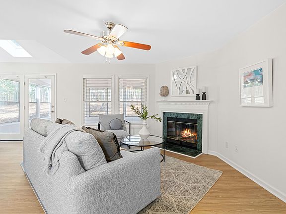 3rd image of 205 Oxford Hills Dr
