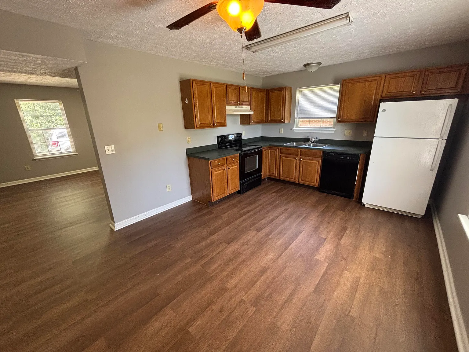 2 bed, 3.0 bath, 1134 sqft, $1,450 — Photo 2