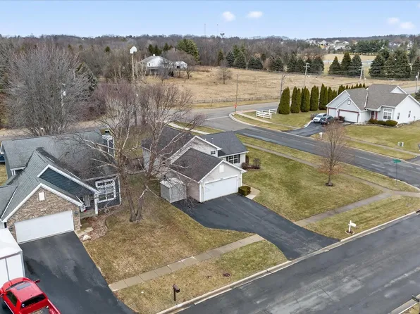 1903 Silverthorn Dr, Byron, IL 61010