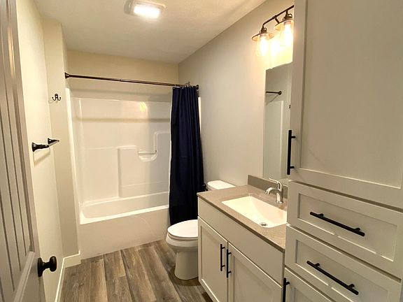 3rd image of 2912 Sportsmans Dr #B