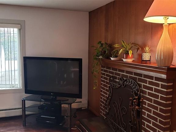 3rd image of 109 Pearl Harbor St