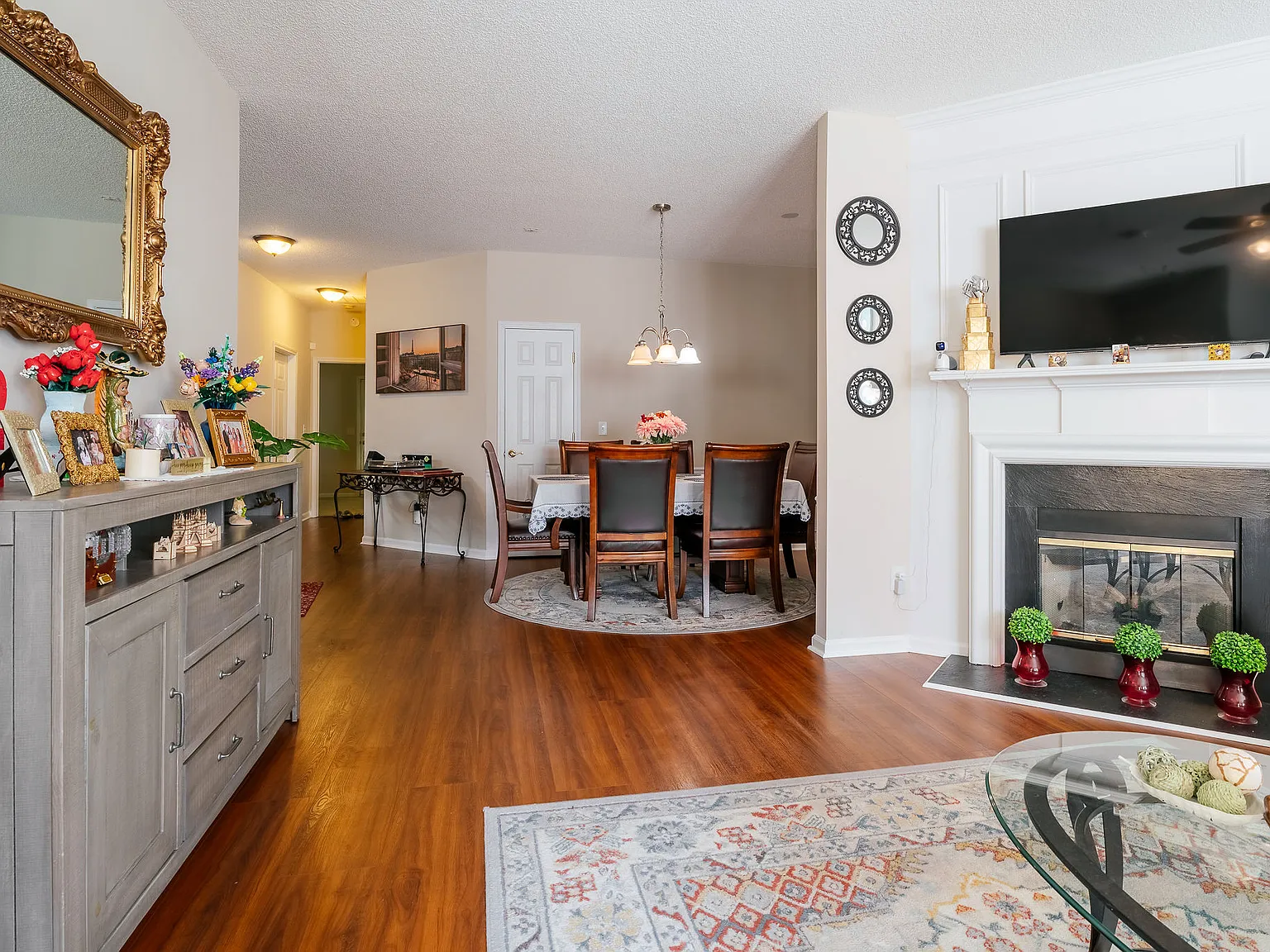 2 bed, 1354 sqft, $2,000 — Photo 4