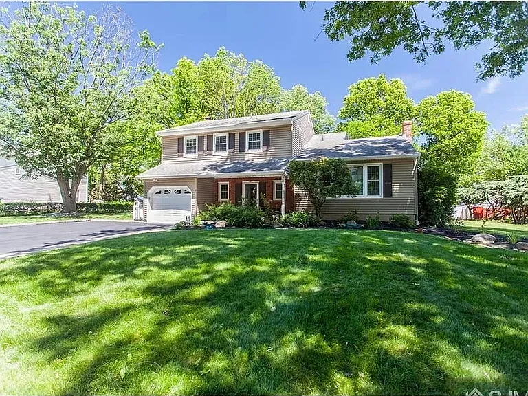 6 Sherwood Rd — Photo 8