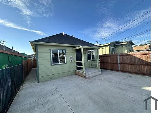 2 bed, 650 sqft, $2,750 — Photo 1