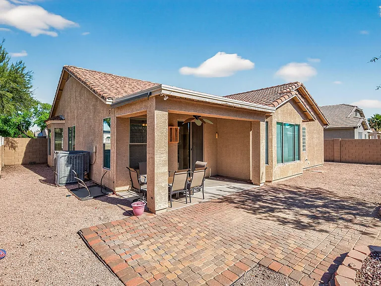 2433 W Ellis St — Photo 57