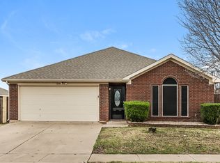 1159 Whispering Mdws, Crowley, TX 76036