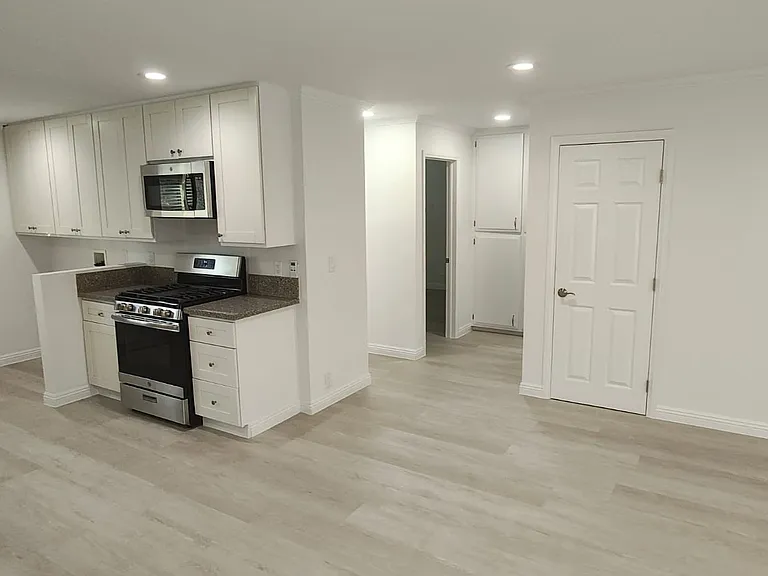 716 E F St #B — Photo 16