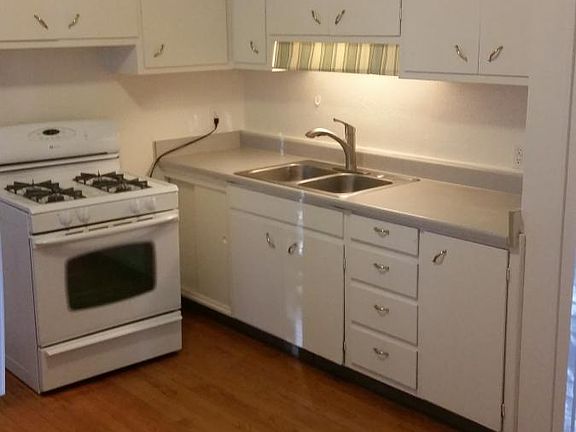 3rd image of 965 N Washington St APT 11