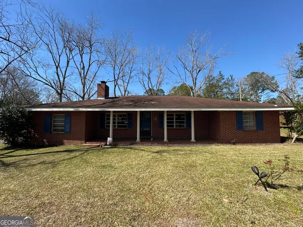 2017 Sunnyside Dr, Waycross, GA 31501