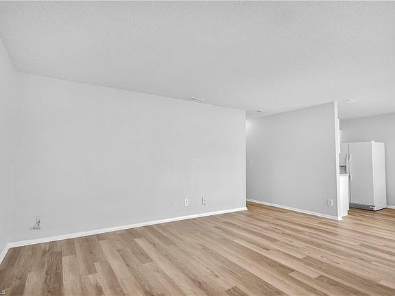 2nd image of 4625 Bayshore Dr APT D15