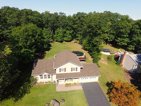 4th image of 18 Fredrick Dr