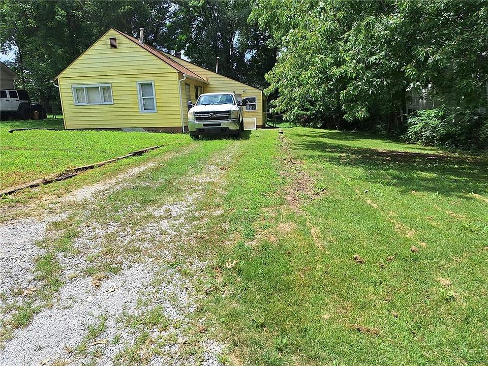 2nd image of 8438 Douglas Ave