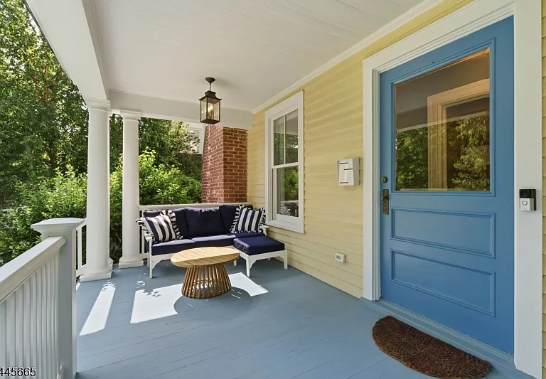 40 Oakwood Ave — Photo 3
