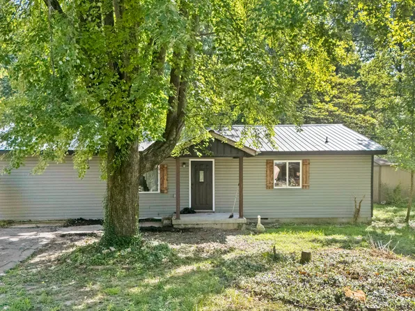 1235 N 3rd St, Austin, IN 47102