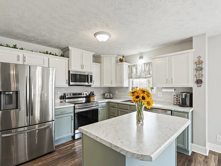 3467 Melrose Dr — Photo 5
