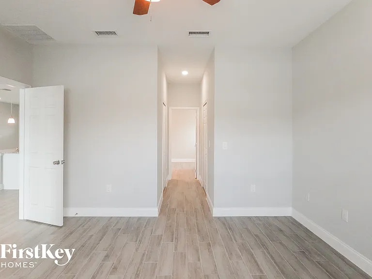 702 Caribou Dr — Photo 2