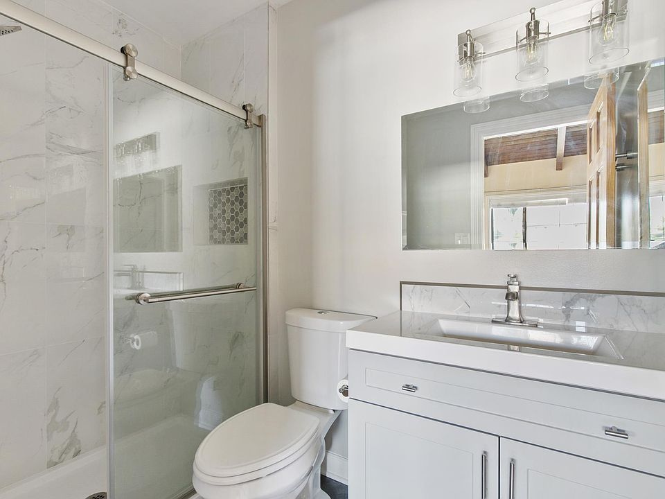 1st image of 1805 S Barrington Ave APT 8
