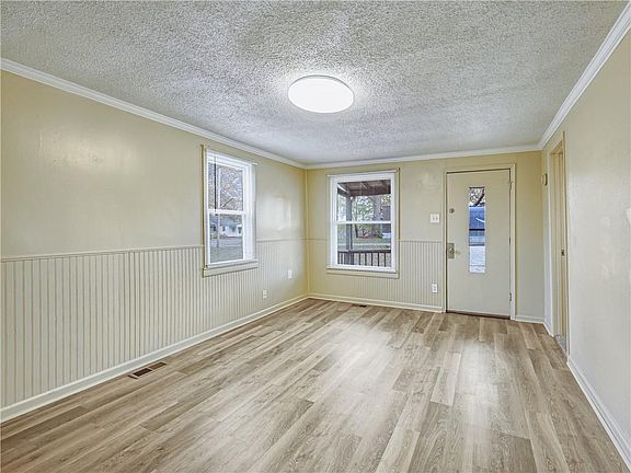 5th image of 602 S 15th St