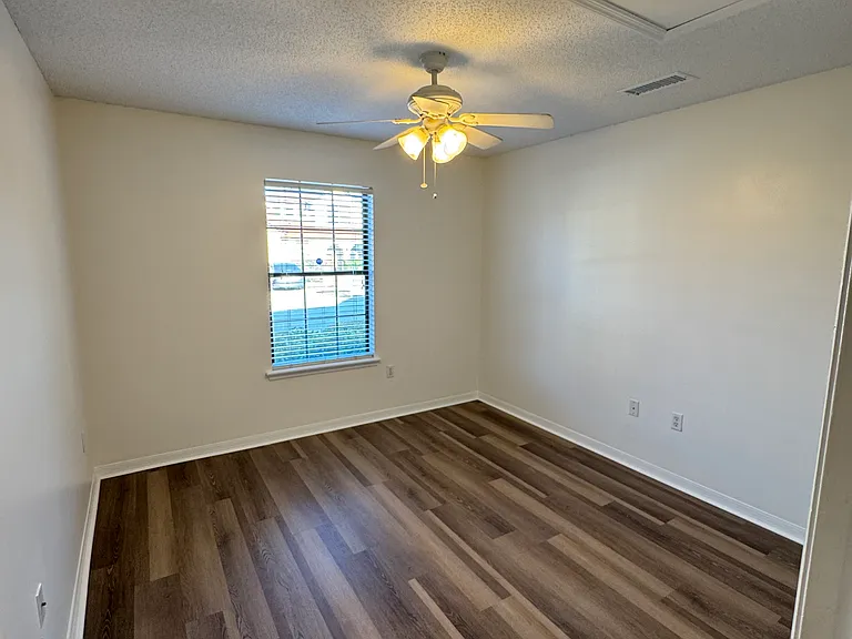 317 Redwood Ln — Photo 11