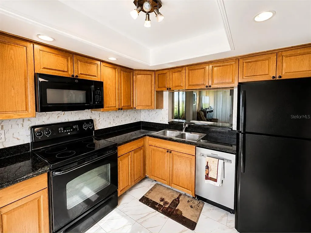 2 bed, 2.0 bath, 1050 sqft, $2,200 — Photo 4