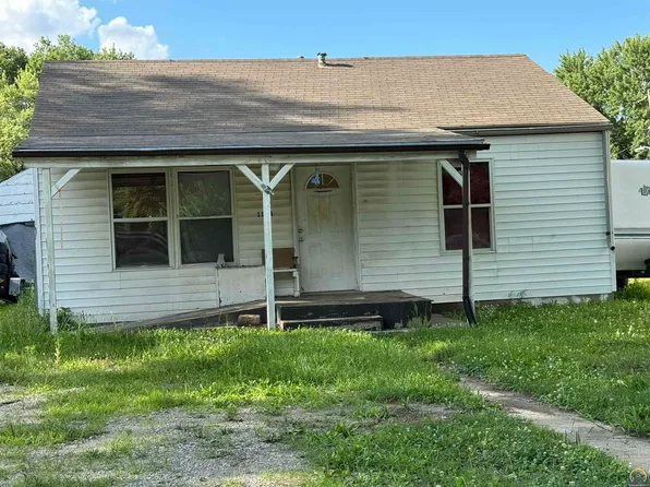 1134 SE Pinecrest Dr, Topeka, KS 66605