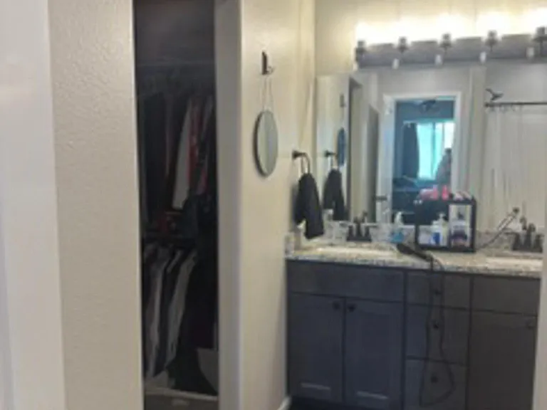 570 N Cedar St — Photo 5