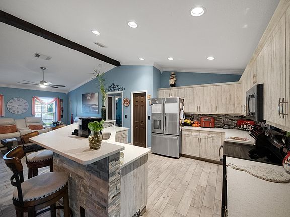 5th image of 521 SE Voltair Terrace
