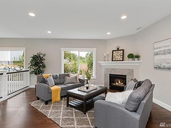 3rd image of 3893 Scott Ln