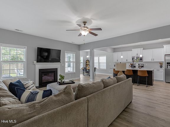 4th image of 7813 Bristlecone Drive