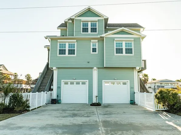 230 Coconut St, Tiki Island, TX 77554