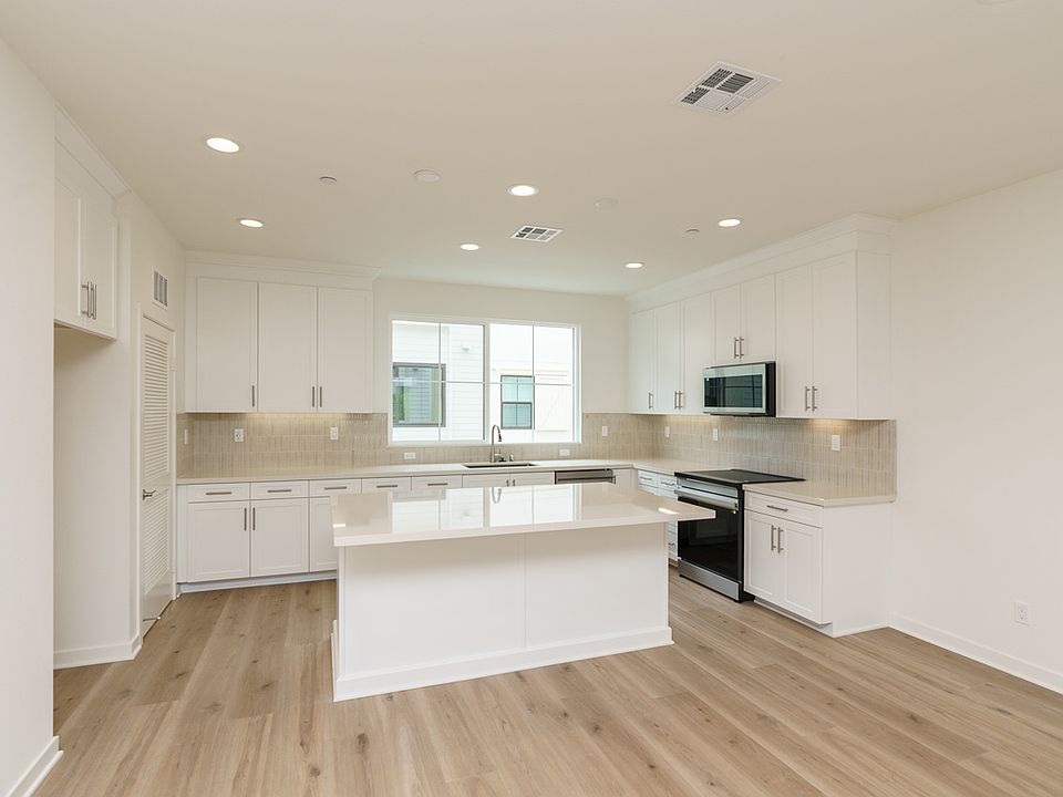 1st image of 2564 Delphinium Ln