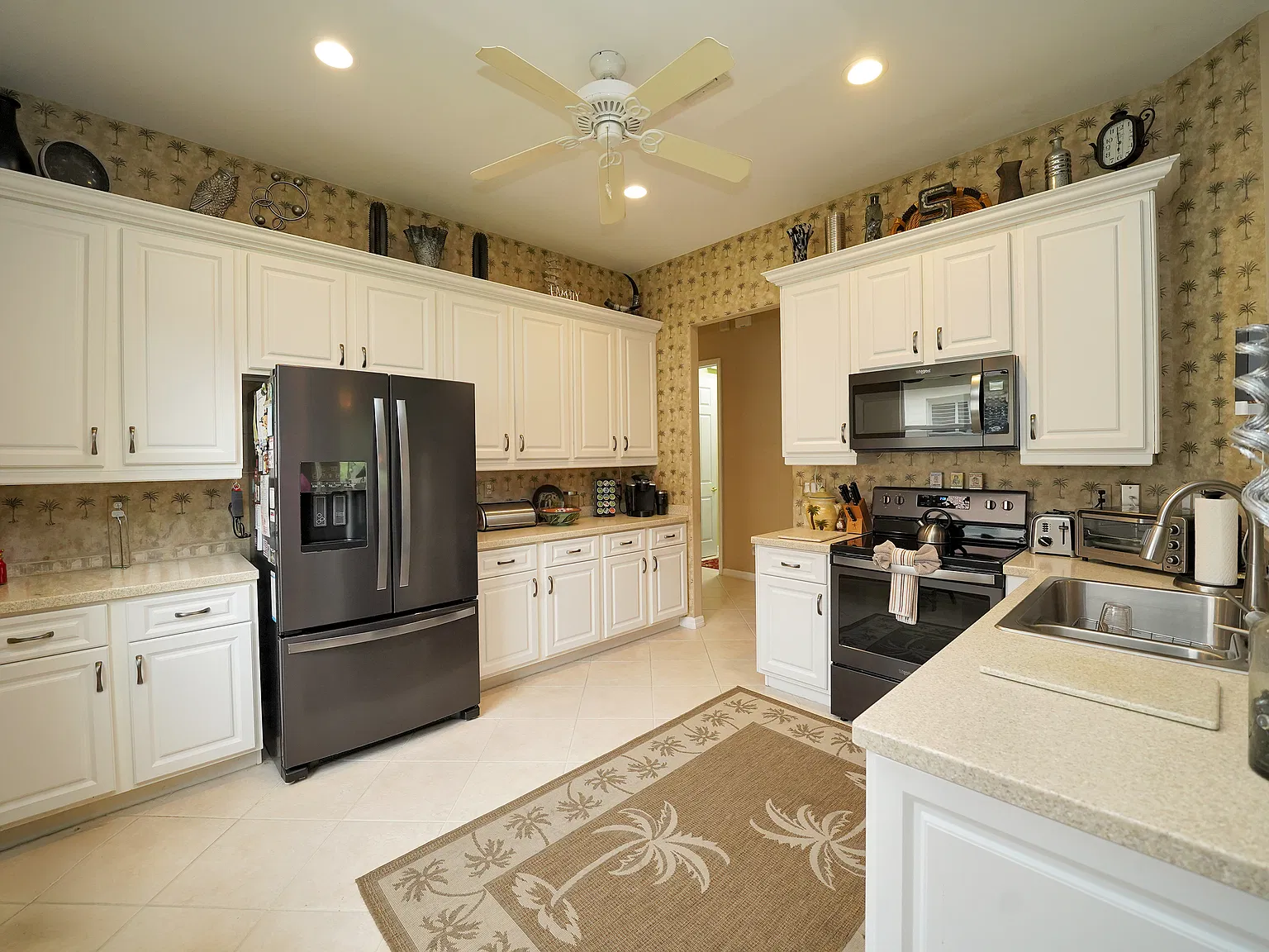 3 bed, 2100 sqft, $6,000 — Photo 4