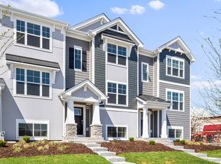 2135 Yellowstone Blvd, Mundelein, IL 60060