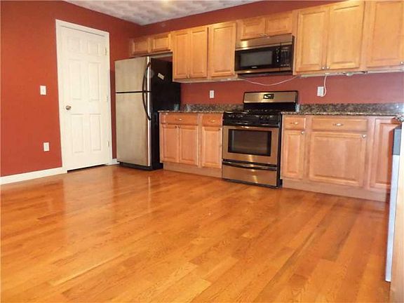 2nd image of 27 Evergreen St