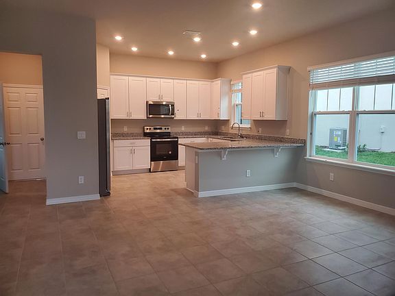 2nd image of 521 Venetian Palms Blvd