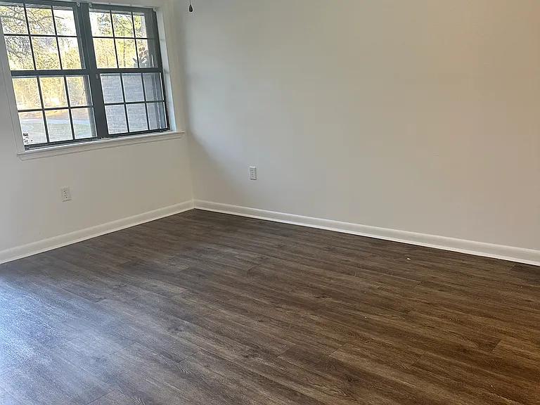 7911 Ebony Ct — Photo 4