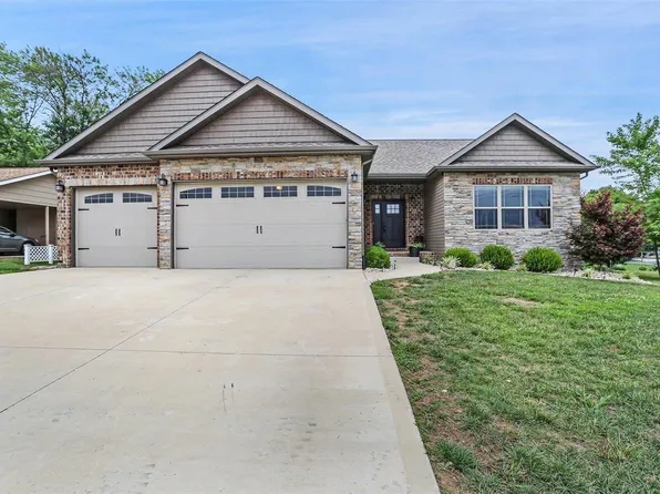 7140 Saint James Dr, Edwardsville, IL 62025