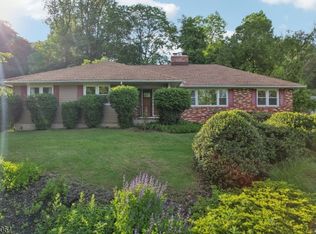 70 Leamoor Dr, Morris Plains, NJ