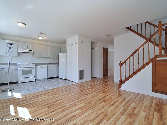 4th image of 223 Pond Way #B