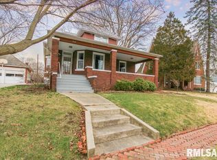 512 N Main St, Eureka, IL