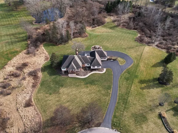 6 Windham Cir, Mendon, NY 14506