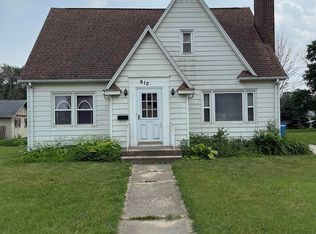 610 E 4th St, Wellsburg, IA 50680