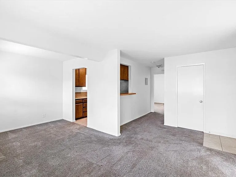 2173 Manchester Ave #2 — Photo 8