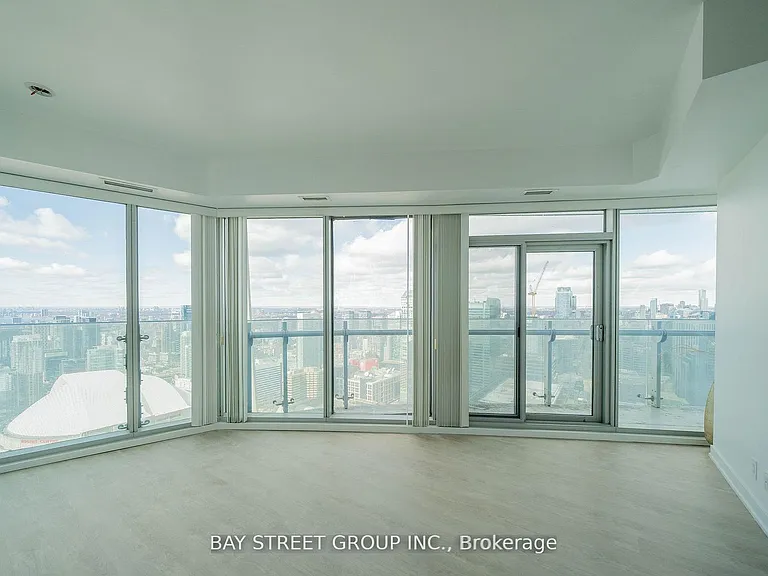 12 York St #5607 — Photo 16