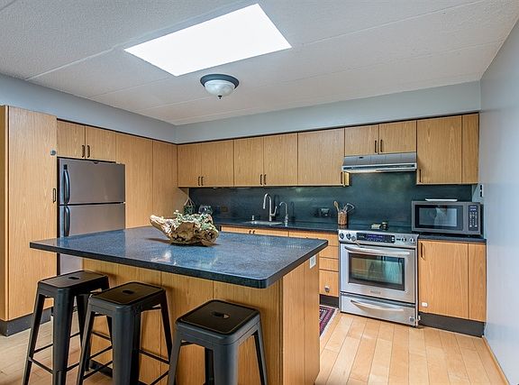 5th image of 630 Vernon Ave APT 9