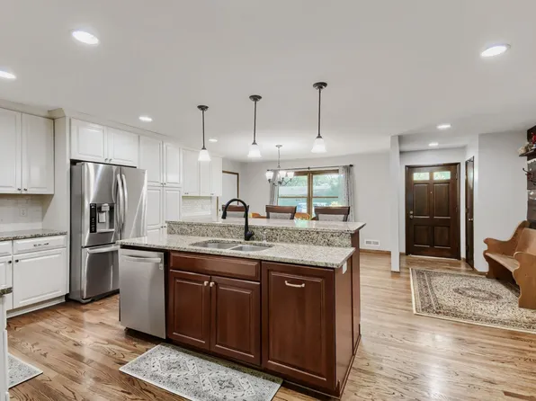 10439 Thrush St NW, Coon Rapids, MN 55433