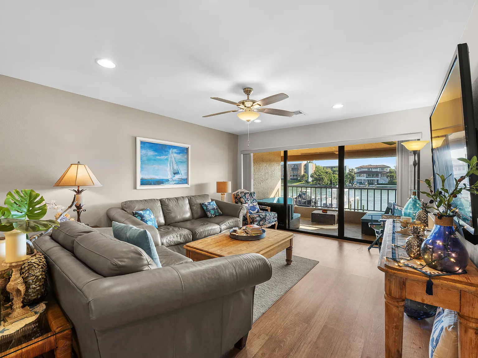 2 bed, 1220 sqft, $3,300 — Photo 3