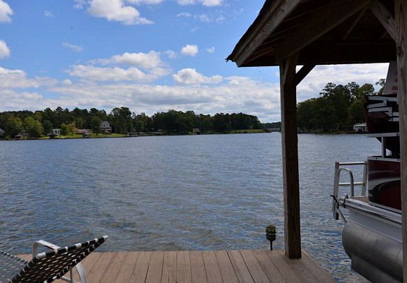 5th image of 201 Pinewood Dr